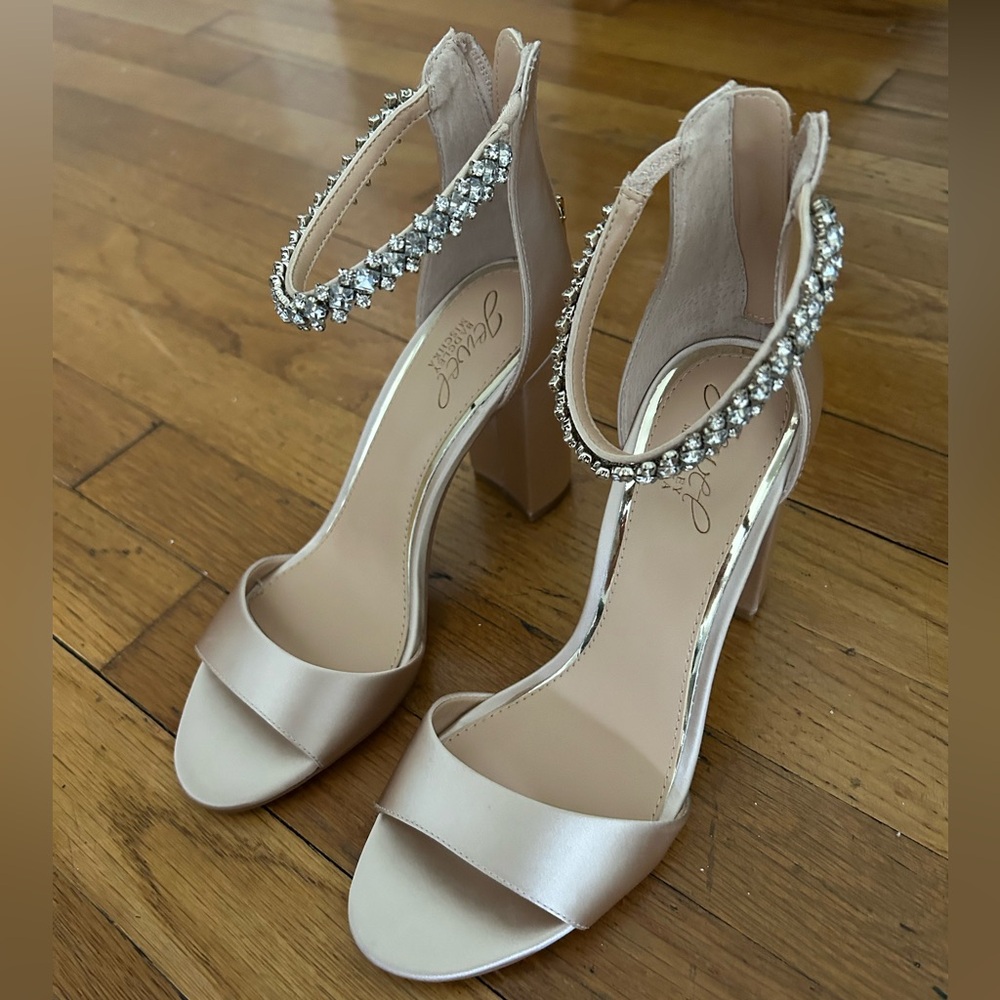 Badgley Mischka Collection Louise Ankle Strap Heel, Champagne color, Size 7, New